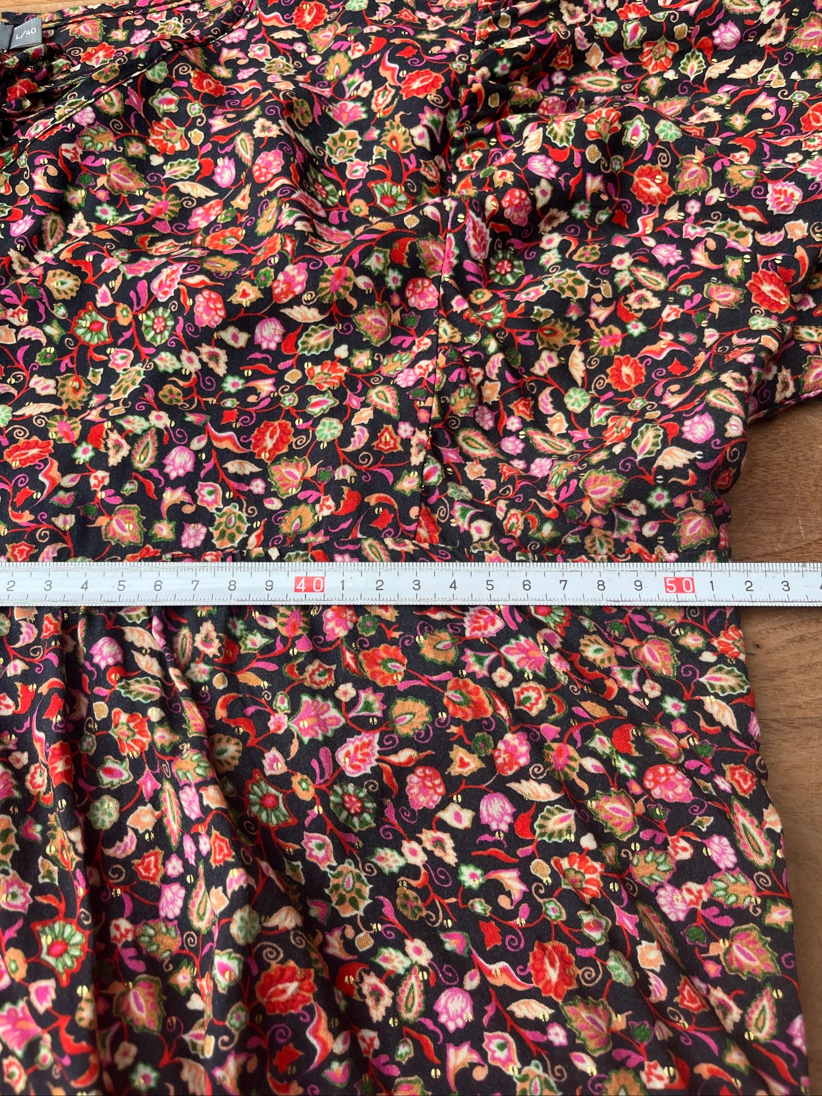 🌺 𝒎𝒛 | Blusa Geisha com estampa floral e detalhes em dourado | tamanho L 40 | viscose lurex – photo 6